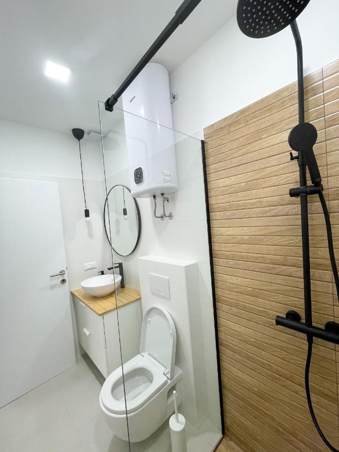 Modern Studio Overlooking Downtown มาคาร์สกา ภายนอก รูปภาพ