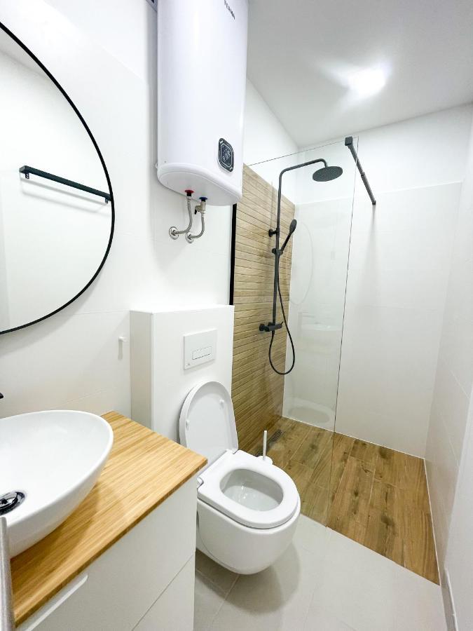 Modern Studio Overlooking Downtown มาคาร์สกา ภายนอก รูปภาพ